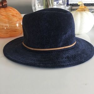 Dark blue velvet/corduroy hat like new